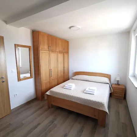 Nejasmic Apartament *