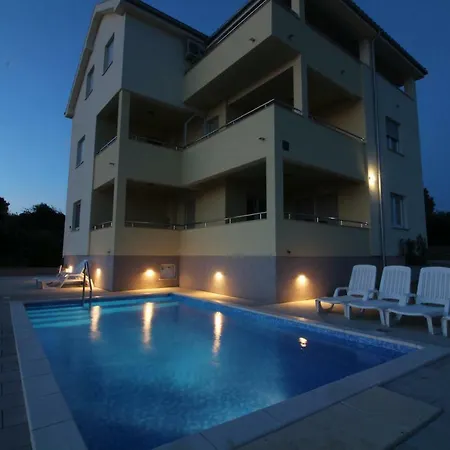 Nejasmic Apartament *