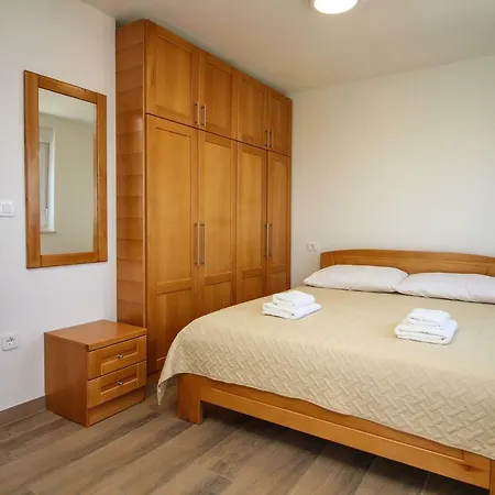 Apartament Nejasmic