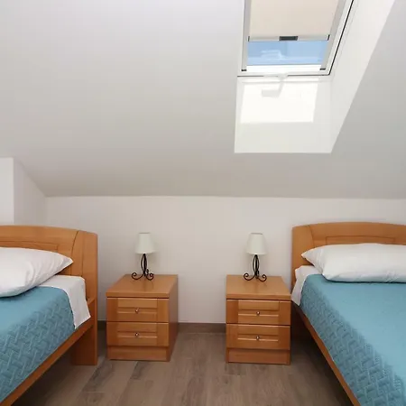 Apartament Nejasmic *