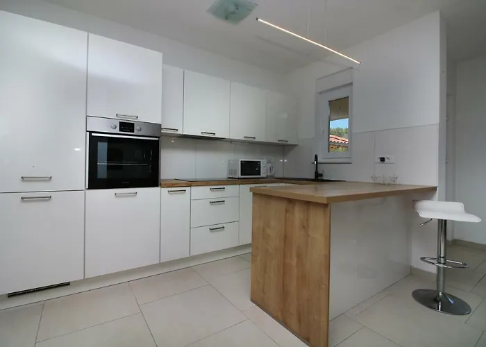 Nejasmic * Primošten